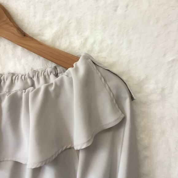 Archives Light Gray Off-Shoulder Long-Sleeve Top - Picture 4 of 12